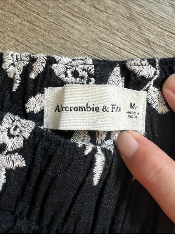Abercrombie & Fitch Women's Black White linen‎ Embroidered Flower Shorts - Image 5