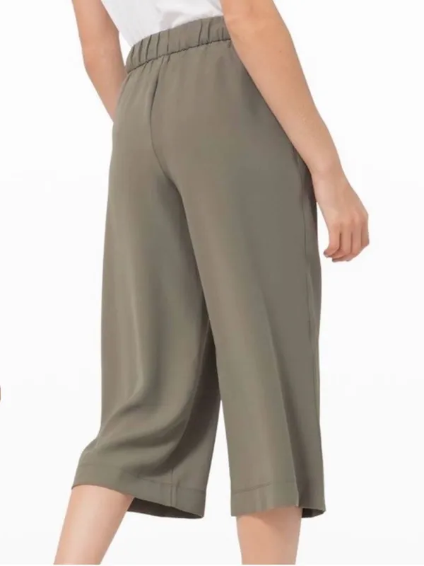 EUC Lululemon Noir Crop Pants Sage Grey Size 6 - Image 5