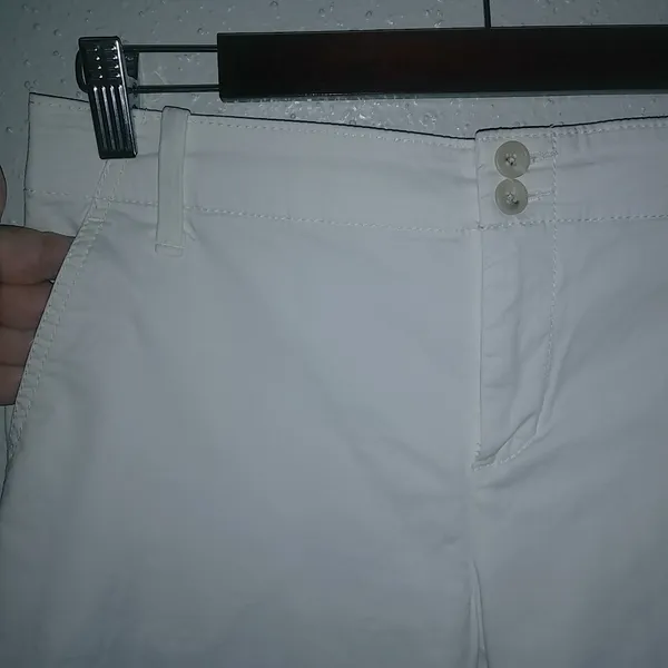 Banana Republic 6 High Rise Stretch Bermuda White Shorts - Image 4