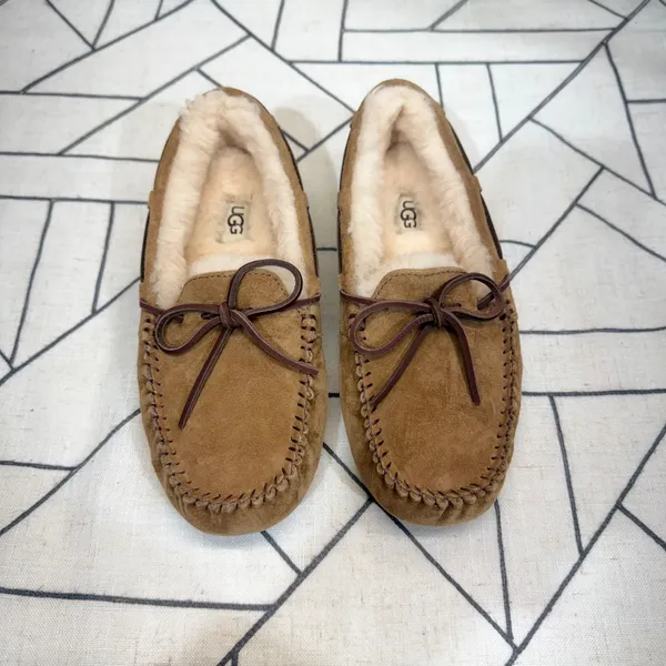UGG‎ Dakota Moccasin Slippers 8 Chestnut Suede Sheepskin Lined 5612 - Image 7