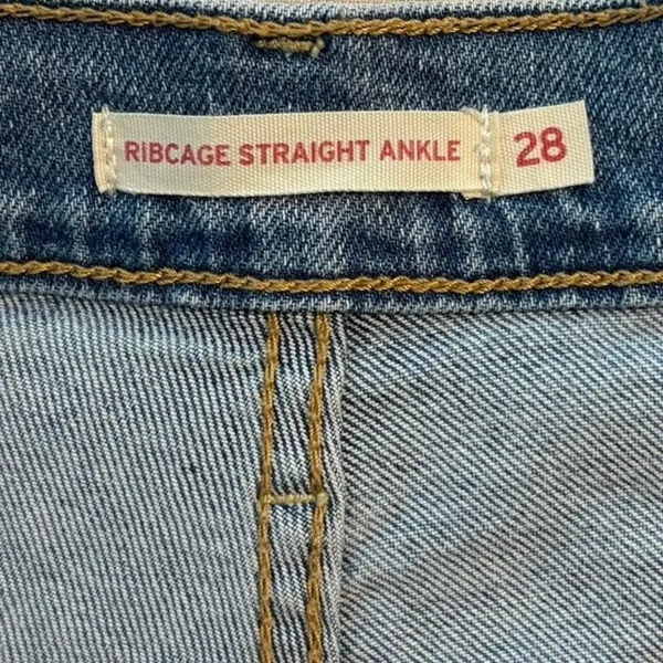 Levis Size 28 Ribcage Straight Ankle Jeans - Image 3