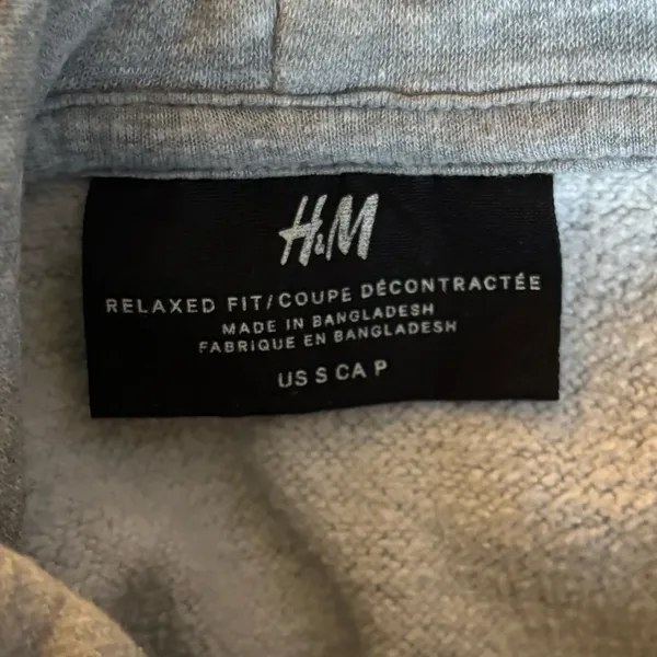 H&M Relaxed Fit Gray Hoodie Size M - Image 3