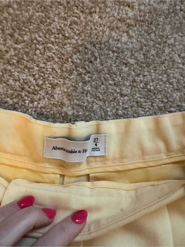 Abercrombie Tailored Shorts Yellow Size 27 - Image 2