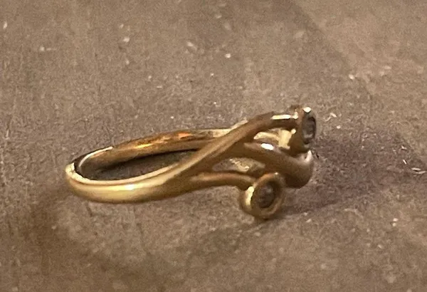 Vintage 1985 Avon soft sweep crystal pinky ring Gold - Image 5