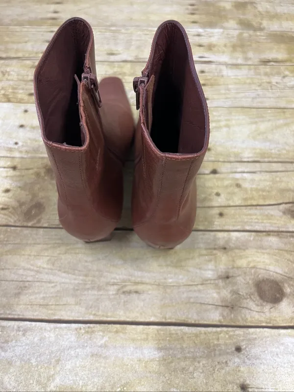 NWOT Jeffrey Campbell Women's Brown Leather Ankle Boots size 8.5 - Image 3