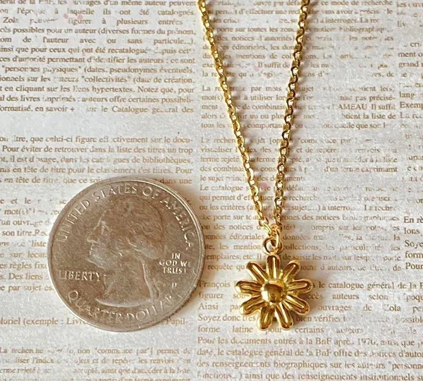 Handmade cute retro cottage fairy style gold tone mini flower necklace 🌼 - Image 6