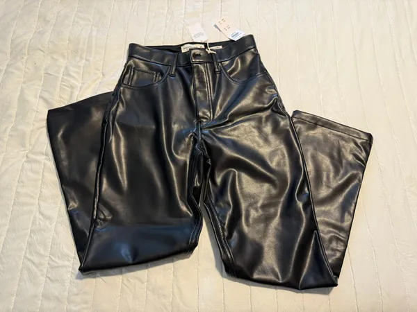 Abercrombie  - Image 8