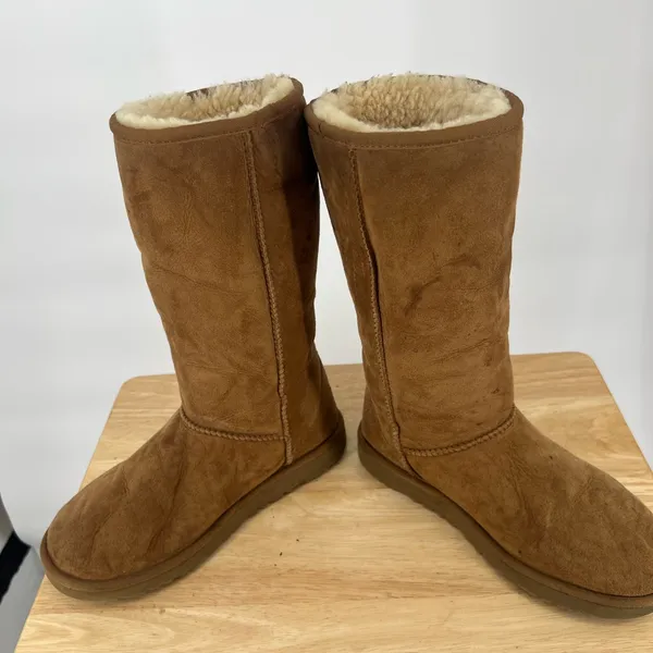 UGG Brown Suede Boots with Shearling Lining - Image 7
