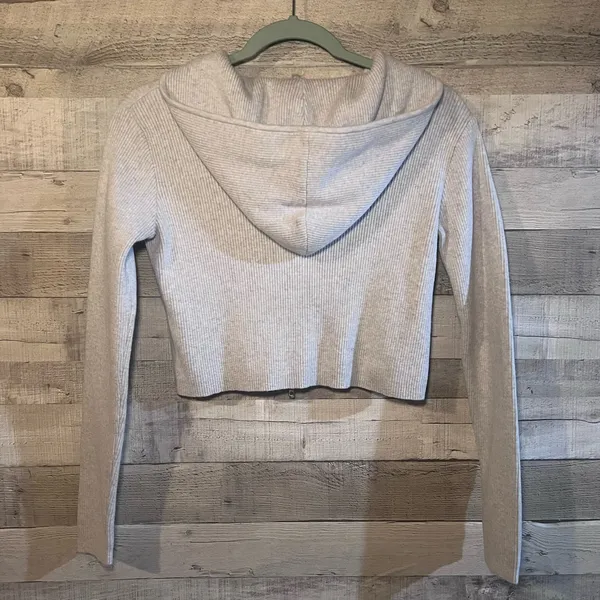 Brandy Melville grey ribbed cropped hoodie - Image 7