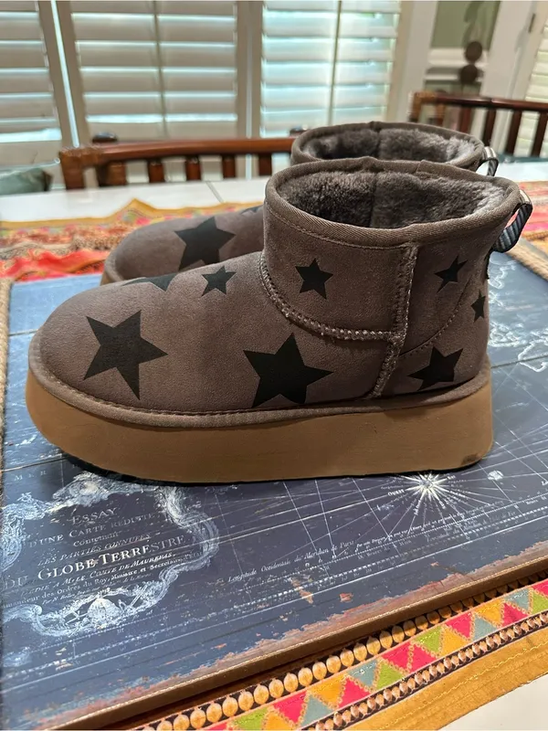 Steve Madden “Chels” Charcoal Star Suede Platform Boots – Size 8 - Image 3