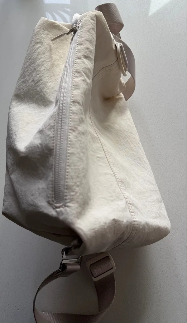 Lululemon Fast Track Bag 2.0 9L — Light Ivory — Retail $88  - Image 5