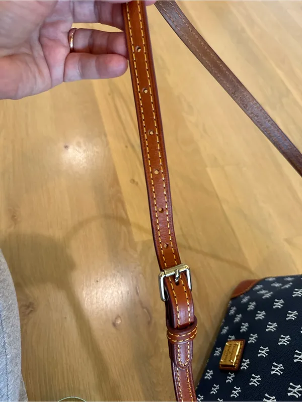 Dooney and Bourke MLB New York Yankees domed zip satchel - Image 7