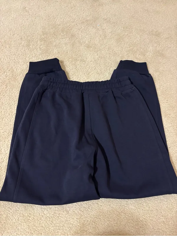 ALO Yoga Navy Accolade Joggers - Image 3