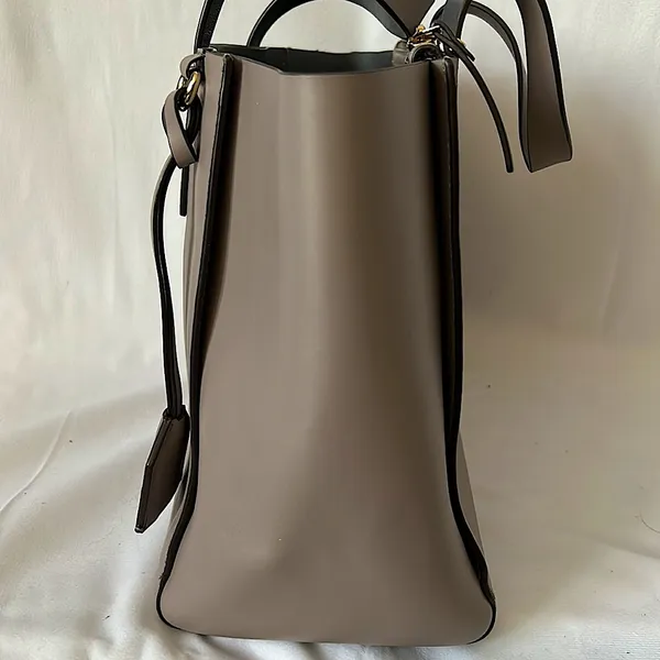 Kate Spade Authentic Gorgeous Light Gray/Taupe Leather Bag Purse 🌺🌺 - Image 5