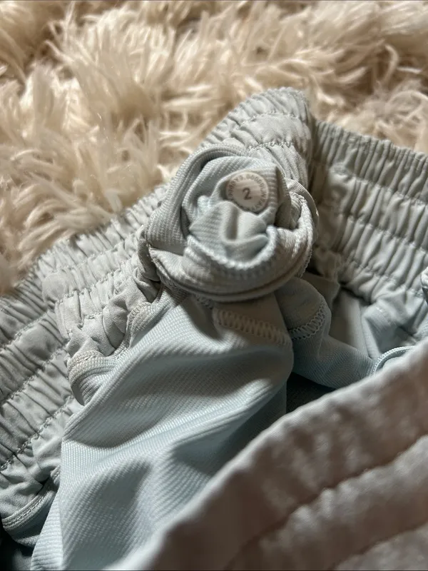 Lululemon high waisted hotty hots light blue 2.5 inch - Image 4