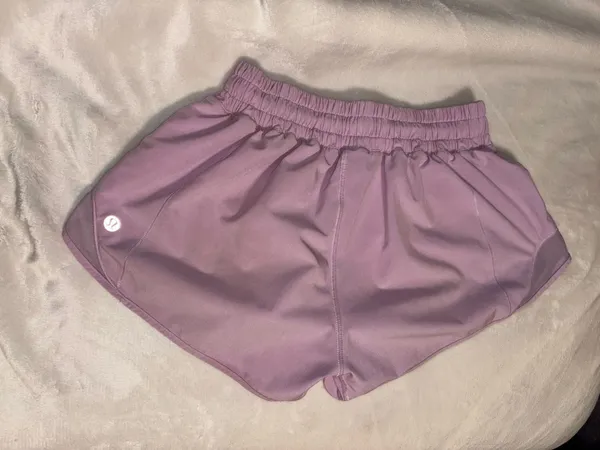 Lululemon Shorts Hotty Hot 2.5" - Image 4
