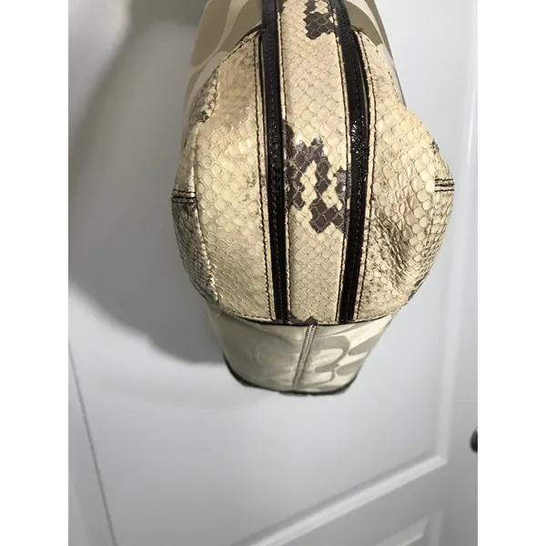 Coach Colette Beige Signature Sateen and Snakeskin Trim Hobo Shoulder Bag EUC - Image 4