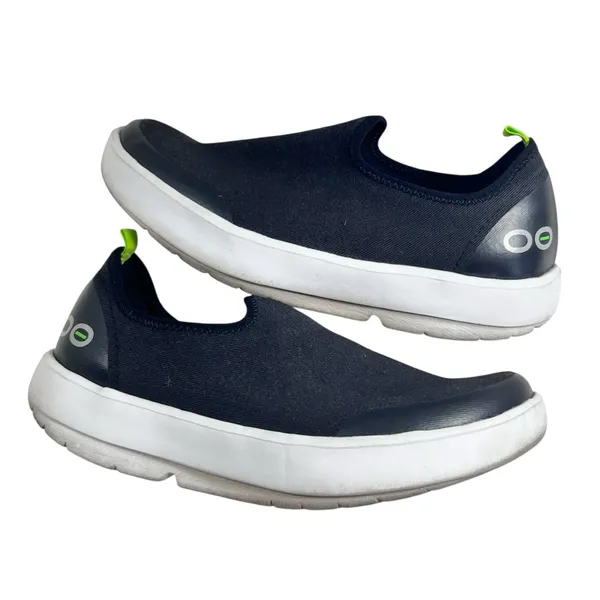 OOFOS OOmg eeZee Low Shoe in Black/White Black Size 8 - Image 4
