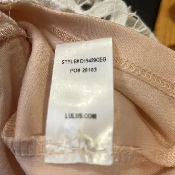 Lulus Steal a Kiss White Lace with Nude lining dress size small - Image 16