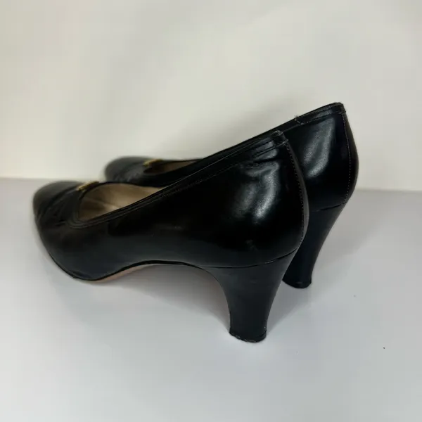 Salvatore Ferragamo VTG Vintage black leather pumps 6.5 B Narrow Florence Italy - Image 5