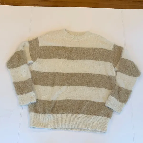 Universal Thread Women’s Medium Fuzzy Neutral Tan Oversized Crewneck Sweater - Image 2