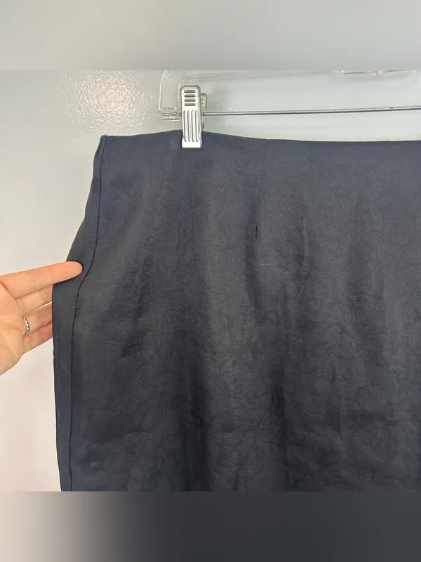 NWT SNDYS. Black Shiny Tamsyn Midi/Maxi Lightweight Shiny Skirt Size 4X Revolve - Image 2