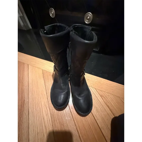 UGG Conor Moto Biker Boots Womens Black Quilted Buckle Side Zip size 6.5 - Image 7