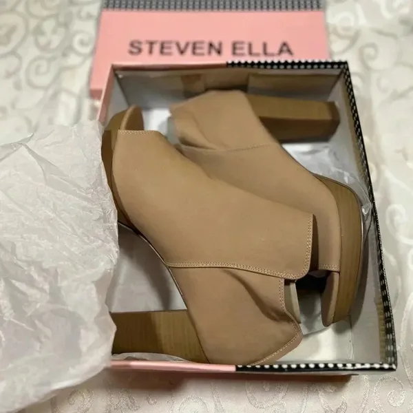 NIB! Stephen Ella back zipper, peekaboo toe, heeled booties size 9 - Image 8