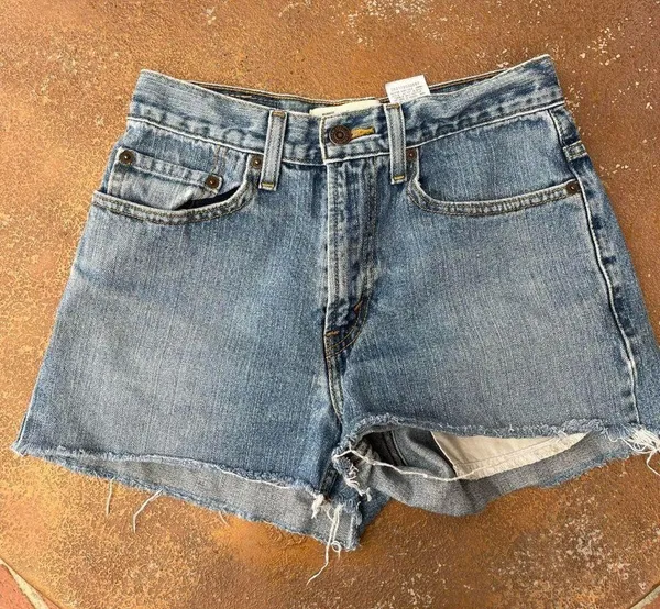 Vintage Levi’s 569 shorts waist 26 - Image 4