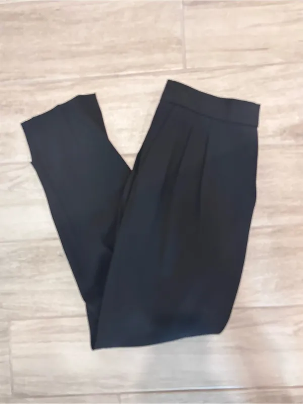 Aritzia Babaton Black Cohen Pleat Front Pants size 8 - Image 7