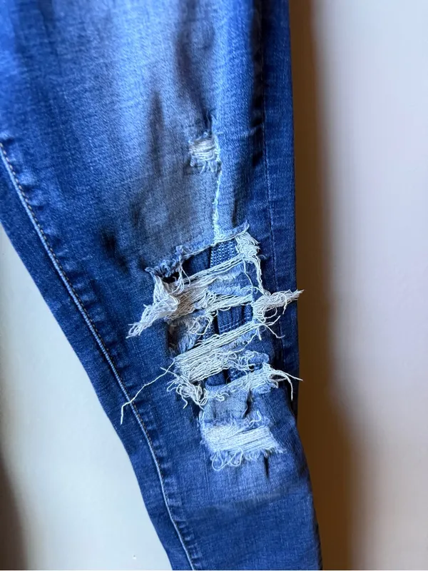 BKE Stella Distressed Skinny Jeans Size 25 Medium Wash Ripped Denim - Image 2