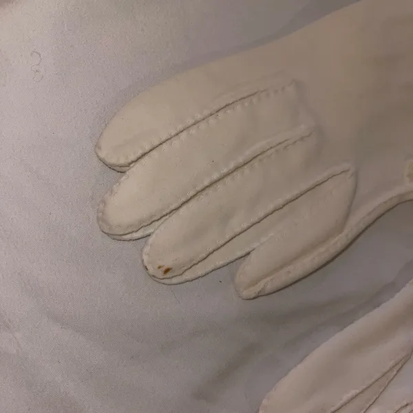 Elegant Vintage White Gloves in Original Made in Italy Packaging - As Is - Image 4