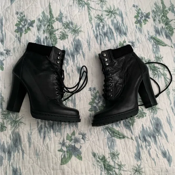 BCBGeneration Maude Heel Combat Boot Bootie Lace Up Moto 9.5 Platform Lug Sole - Image 3