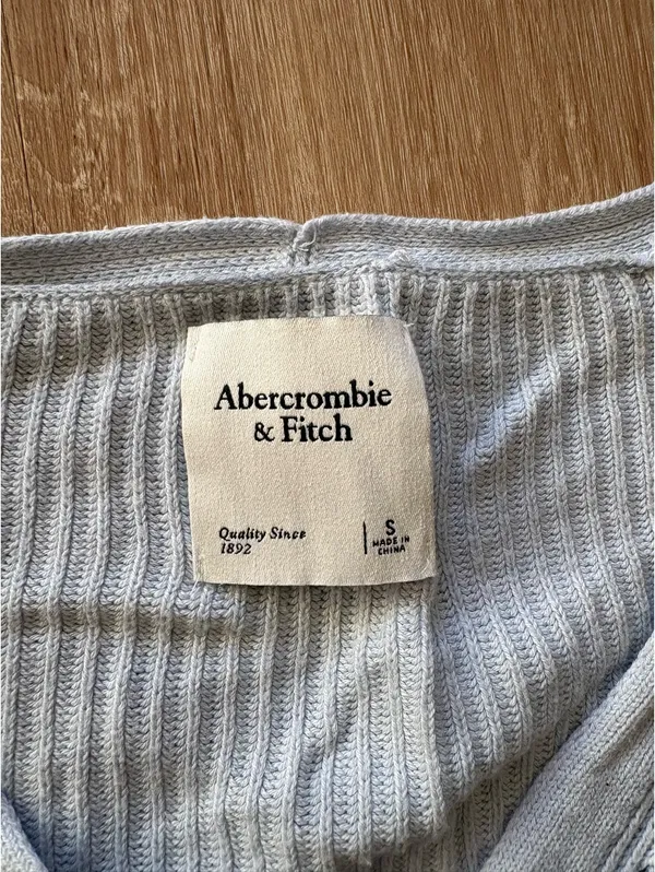 Abercrombie & Fitch Sweater - Image 3