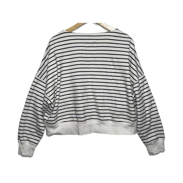 Abercrombie & Fitch Soft AF White Black Stripe Sweatshirt V-Neck Sweater Size XL - Image 2