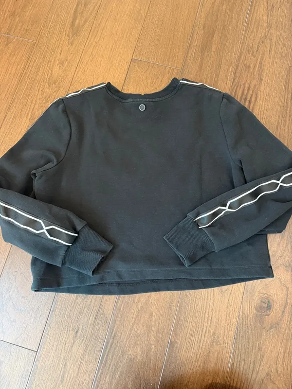 Hunter by Target Sweatshirt in Black Size Small - C16-028 - Image 6