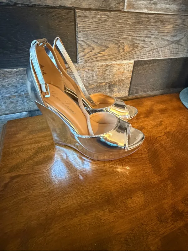 Lauren Lorraine Silver Metallic Peep-Toe Wedge Sandals Size 6 - Image 2
