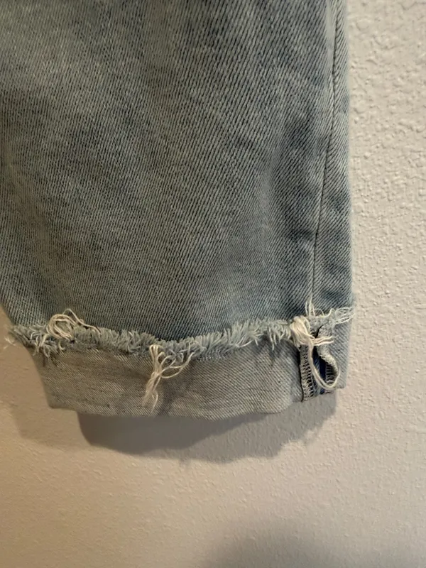 Good American Light Wash Cropped Jeans with Raw Cuffs - Image 6
