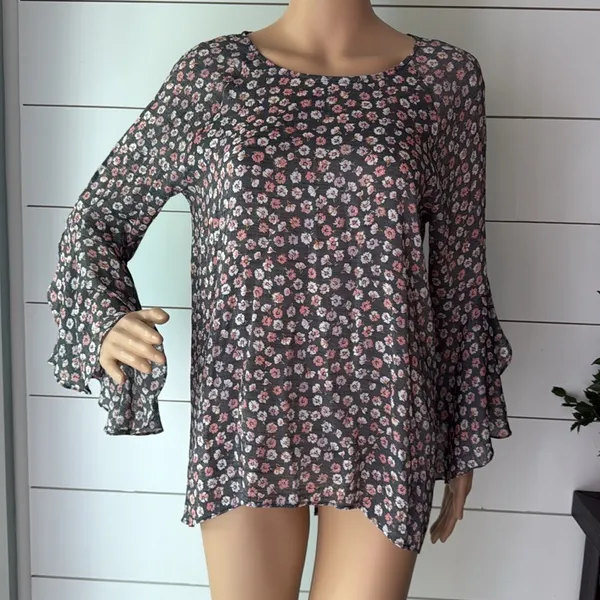 LC Lauren Conrad Ruffle Sleeve Split-Back Top Sz M - Image 2