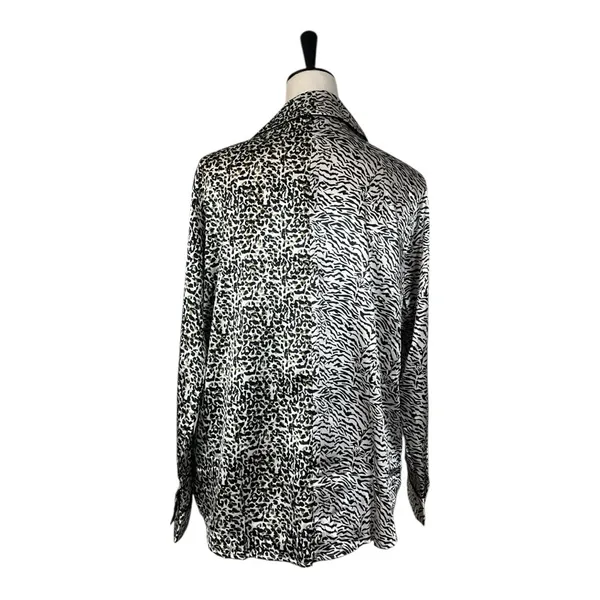 BB Dakota New Satin PJ Set Button Top Shorts Animal Print Women’s Size Medium - Image 5