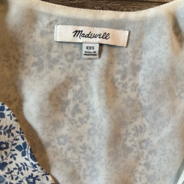 Madewell Blue and White Flutter Sleeve Wrap Blouse - Image 4