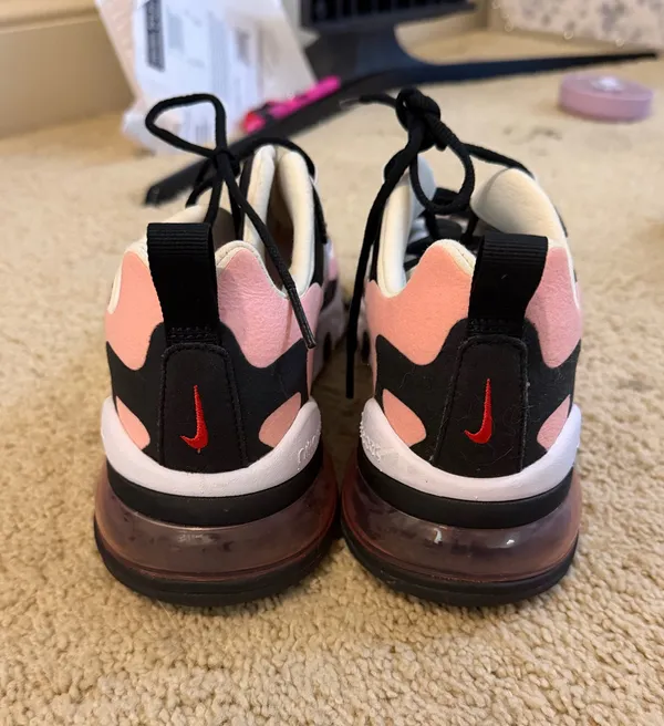 Nike 270 Air Max React Women’s Shoes - Image 2
