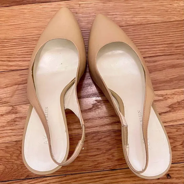 Anne Klein AKNARA Beige Leather Pointed Toe Slingback Kitten Heels Size 8.5M - Image 5