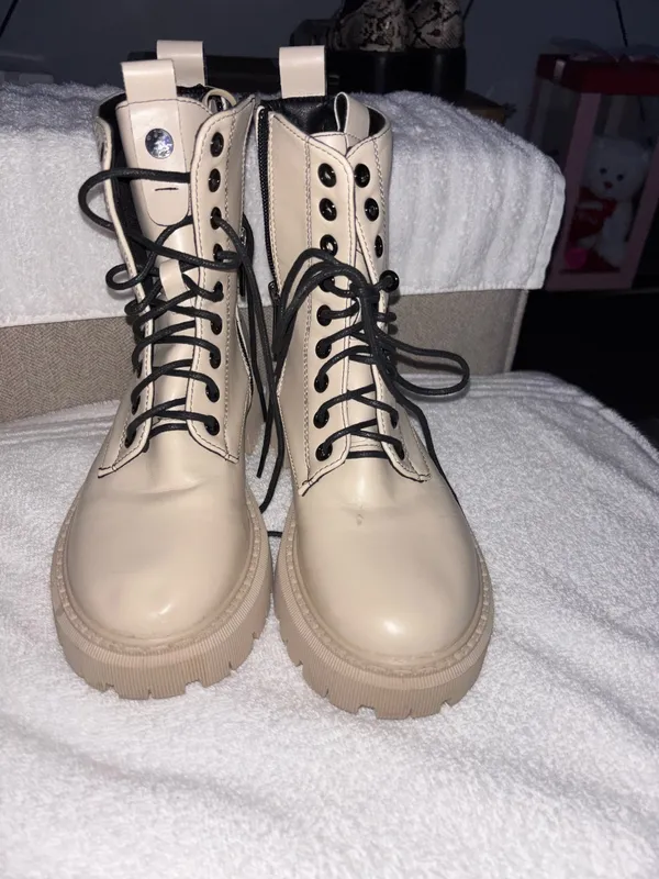Preppy combat lace up boots thick soles.5.5 Tan - Image 9