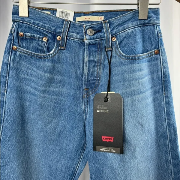 NWT Levi's Premium Wedgie Icon Fit Jeans in Medium‎ Blue Size 25 - Image 6