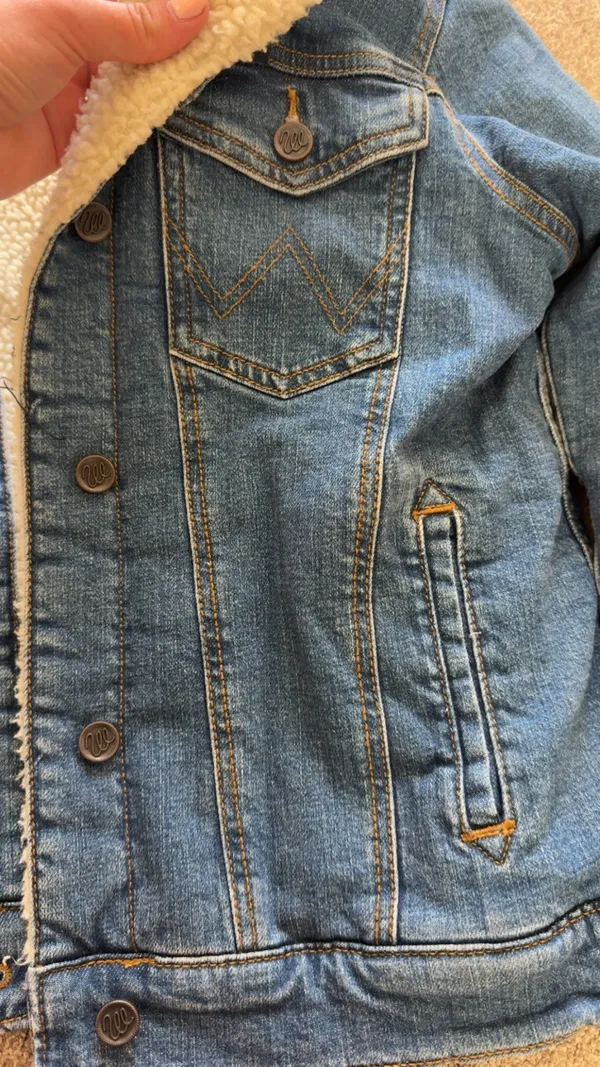 Wrangler denim jacket medium - Image 5