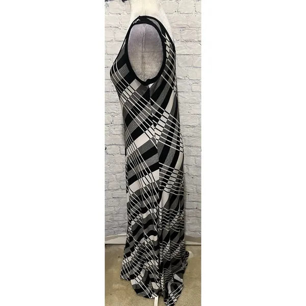 Calvin Klein Women's Sleeveless Maxi Dress in a black and white plaid Size 4 - Image 3