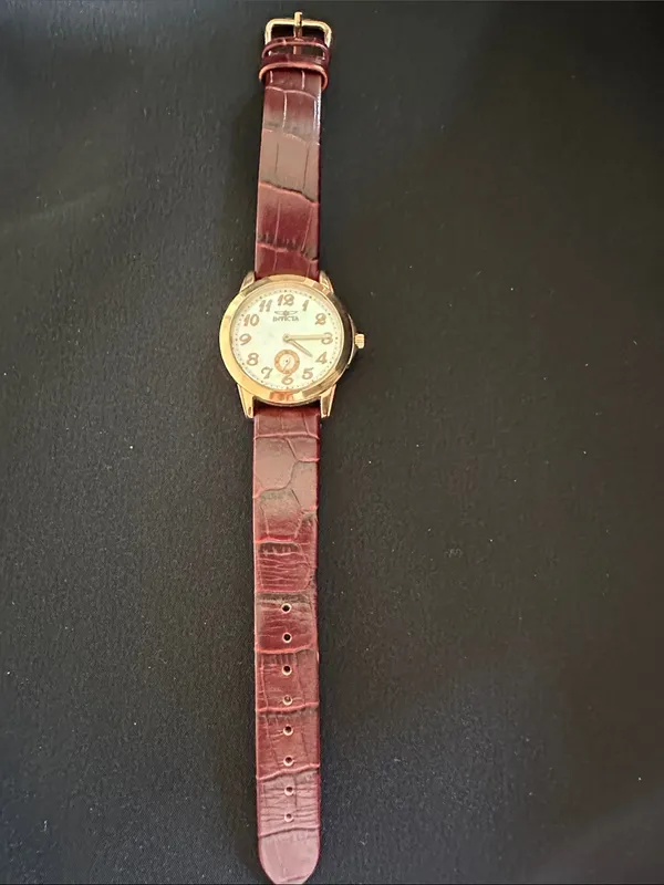Invicta EUC genuine mother of pearl & rose goldtone watch. Genuine leather band - Image 3