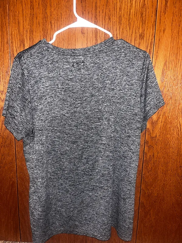 Women’s Under Armour HeatGear shirt - Image 2