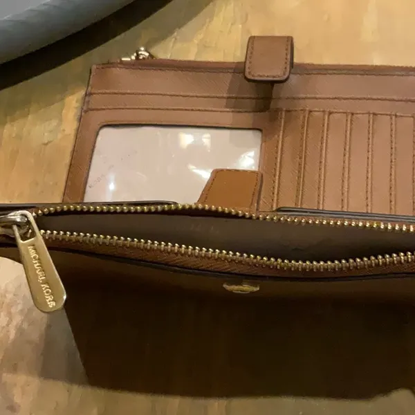 EUC Michael Kors Tan Leather Jetset Wristlet - Image 12